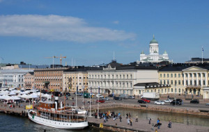 Blick über Hafen und Markt von Helsinki